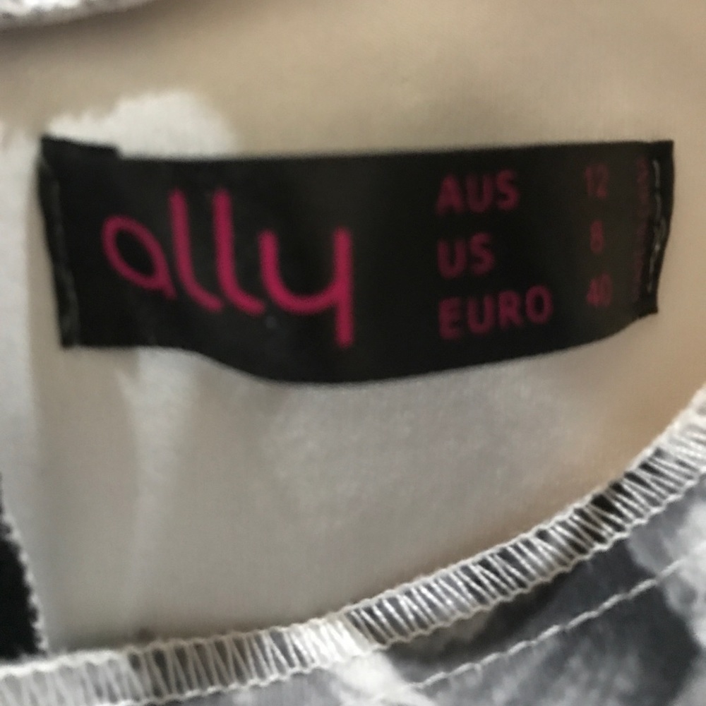 Ally Floral Crop Top - Picture 3 of 3